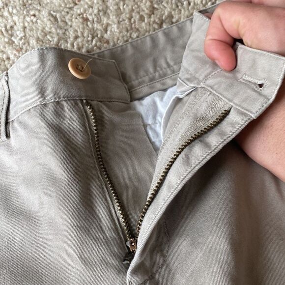 Vineyard Vine Size 10 Khaki Pants - Picture 4 of 5